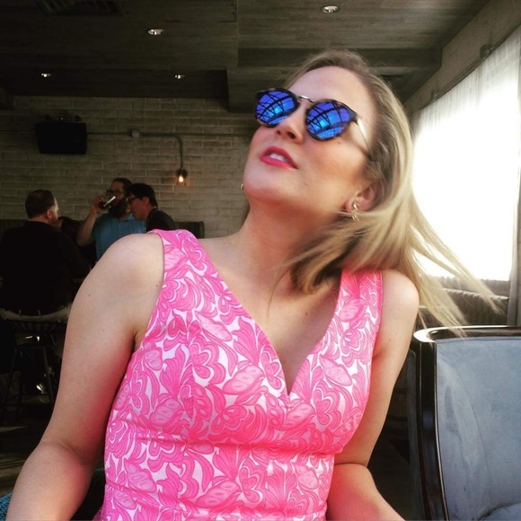 Meet your Posher, Tiana - Picture 2 of 2